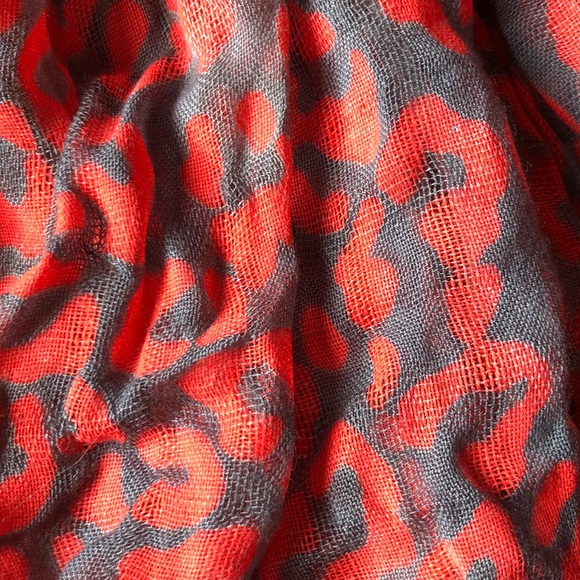 Spotted scarf - Picture 2 of 3